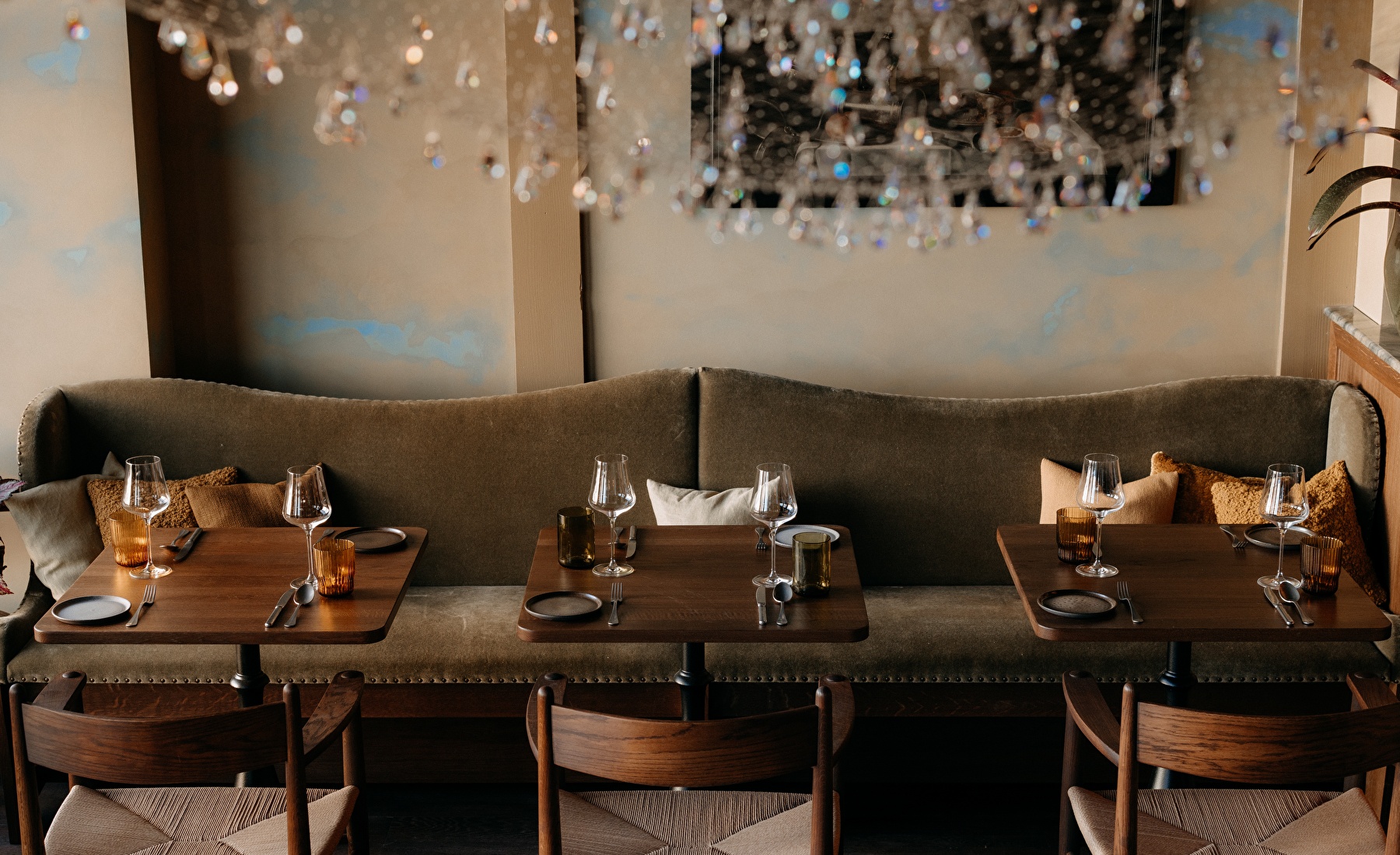 Restaurant De Mark shared dining table