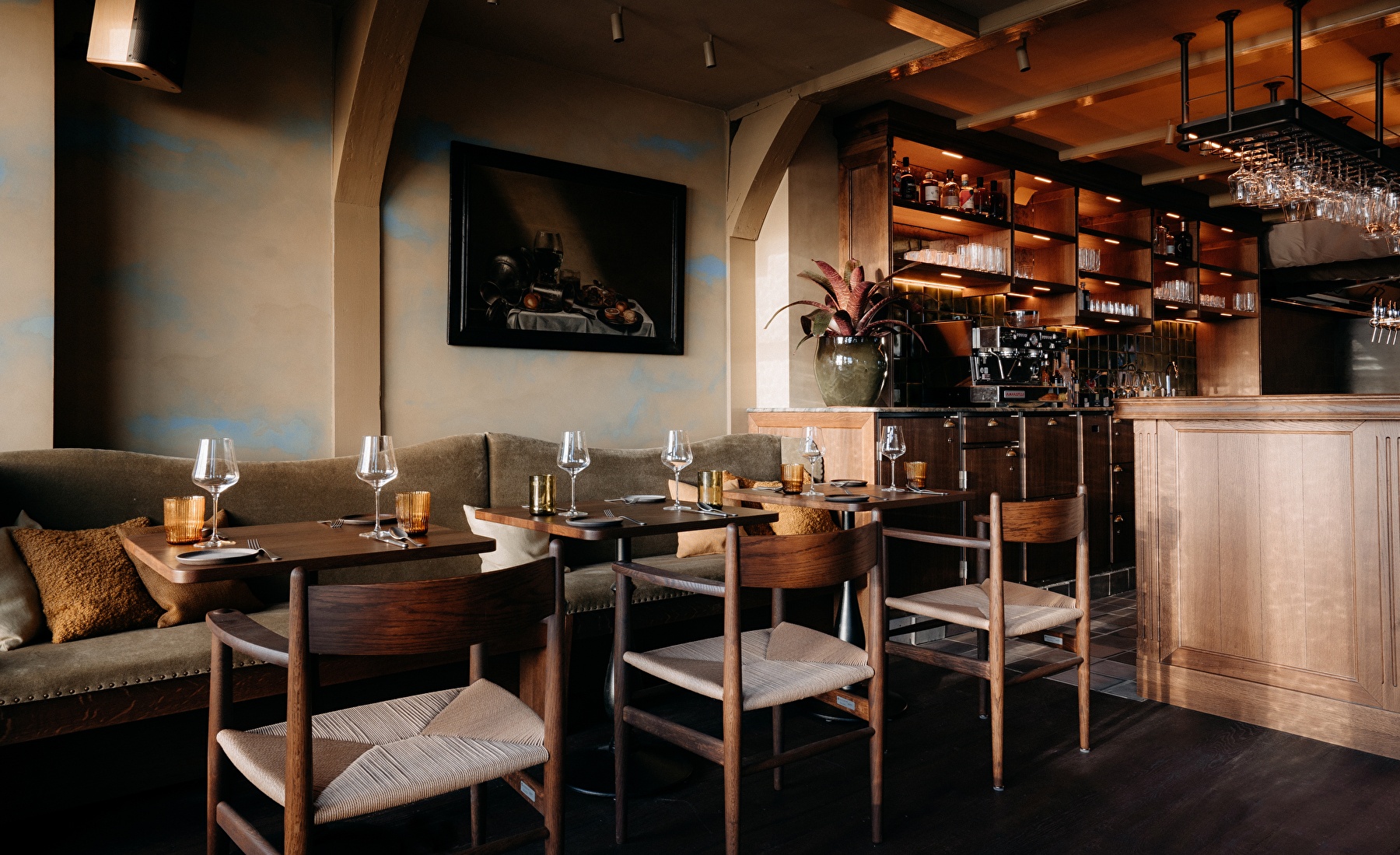 Restaurant De Mark shared dining table