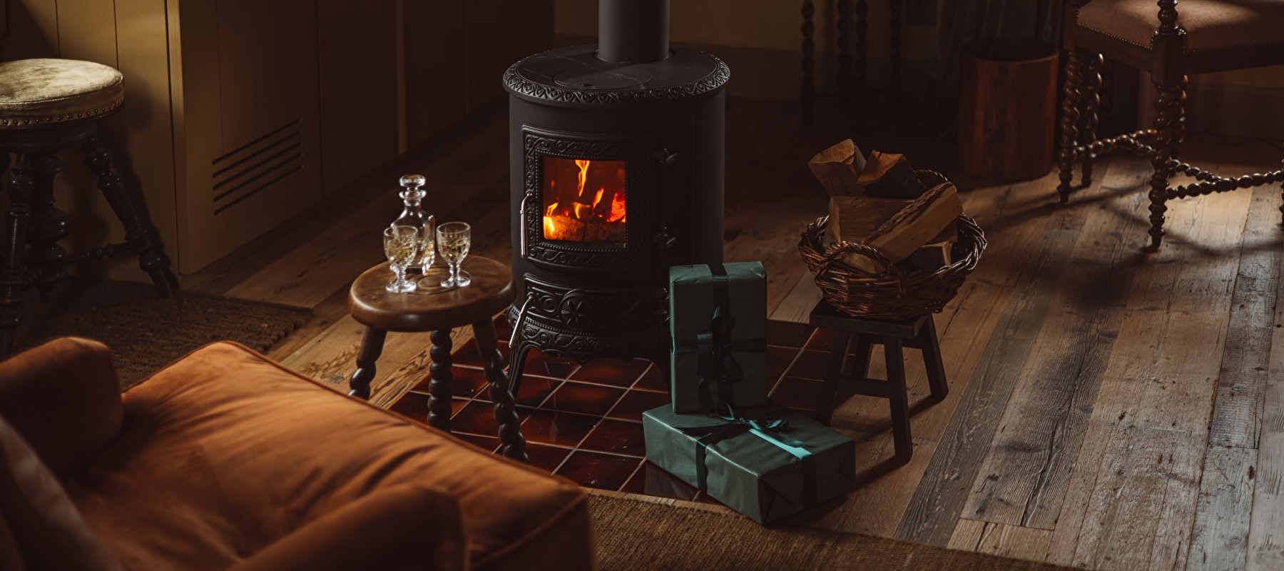 Woman in the bathtub in Suite de Maan