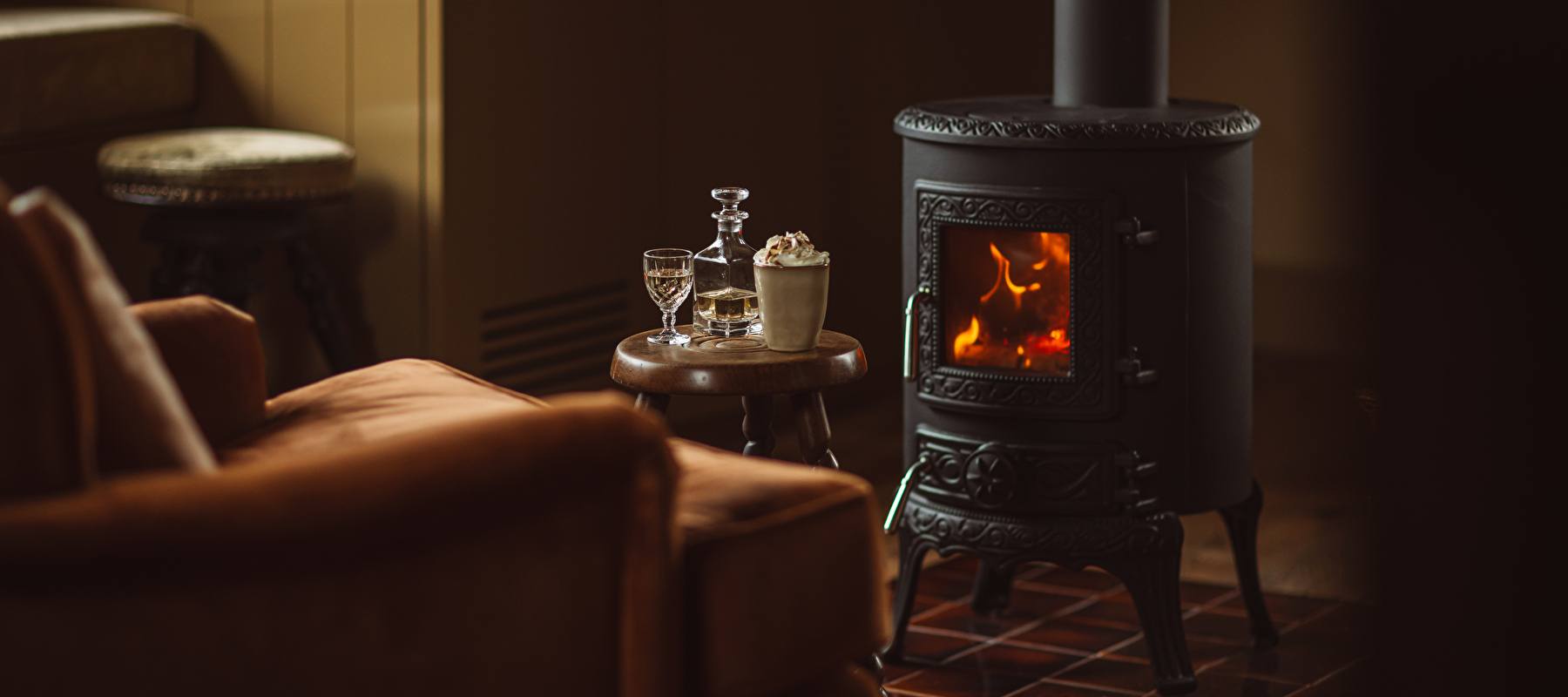 Woman in the bathtub in Suite de Maan