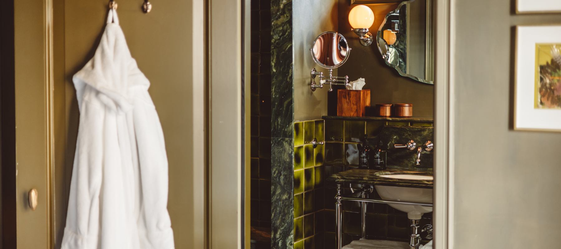 Bathroom & robe in Special room De Kerk