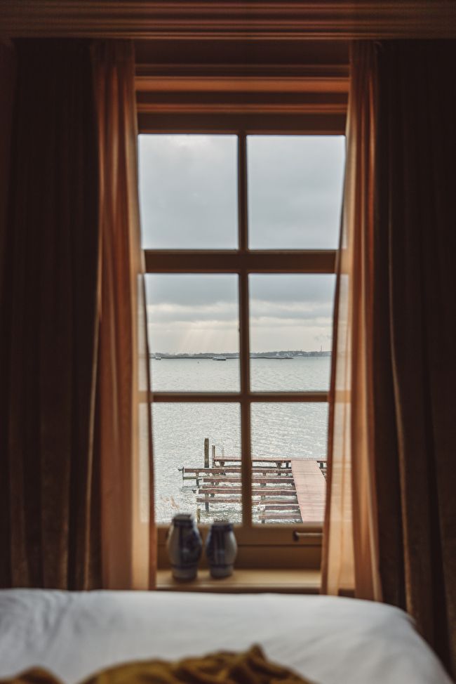 table in meeting room in Suite De Zee in De Durgerdam