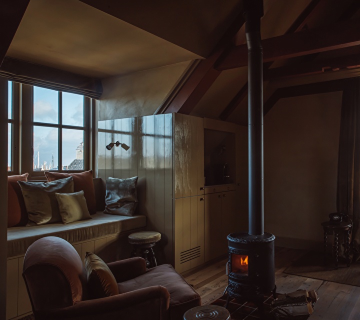 Fireplace in Suite 'De Maan'